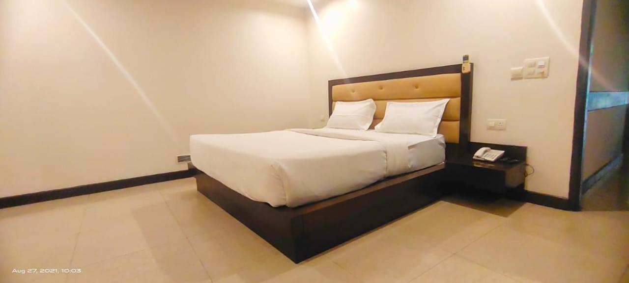 Zenith Hotel - Delhi Airport New Delhi Exteriör bild